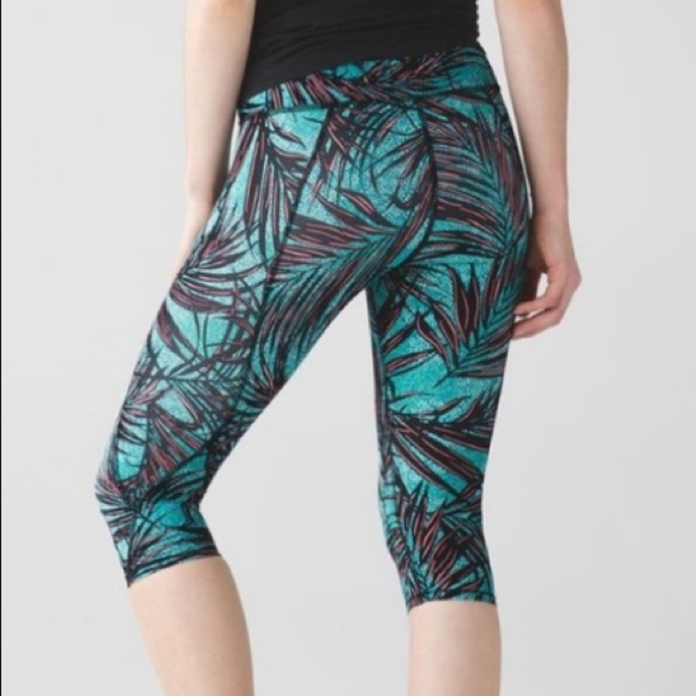 Lululemon Tight Stuff Crop Palm Lace Tofino Size 4